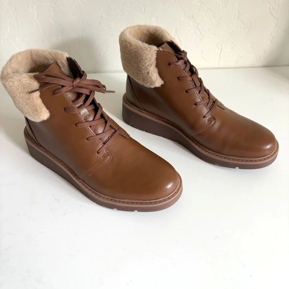 CLARK Leighly Lace Boot Women's Size 8M Brown Faux Fur Trim Ankle Bootie NIB‎